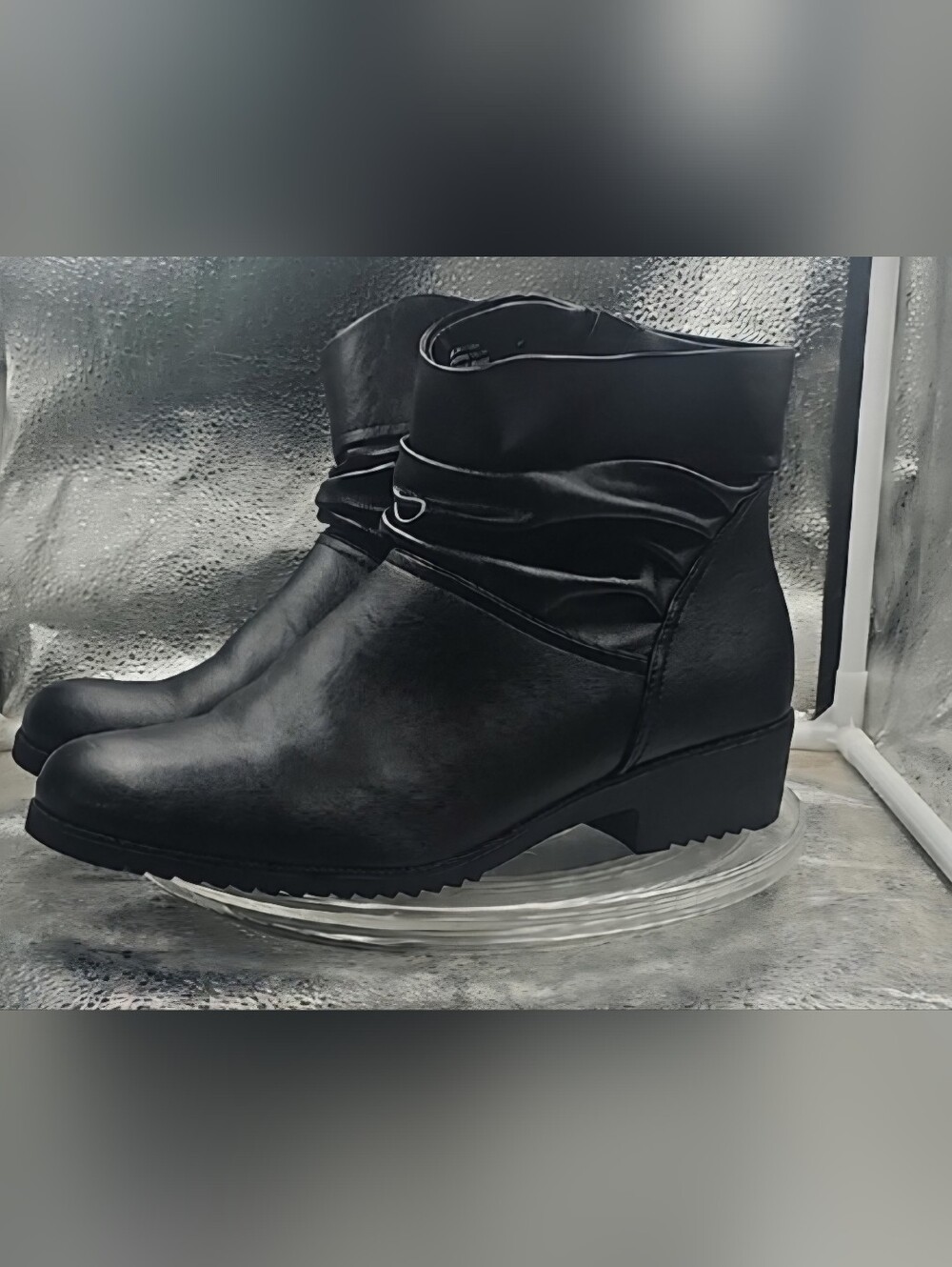 O Mountain Sole Black 1 Inch Heel Ankle Booties sz 11